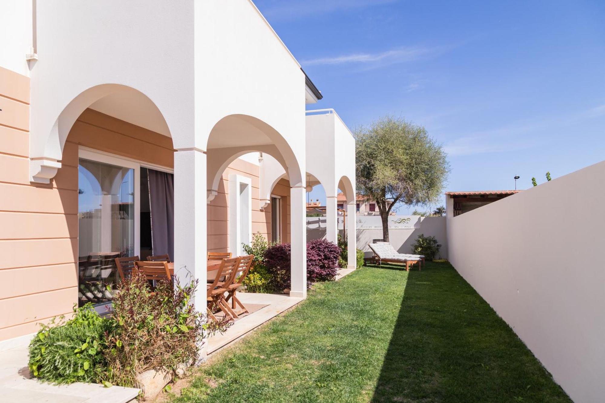 Residenza Del Barone Luxury House - Pula, Sardegna Apartment Екстериор снимка